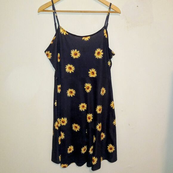 Luck Co Daisy Spaghetti Strap Sundress-Size XL-Adjustable Strap-Knee Length - Picture 2 of 10